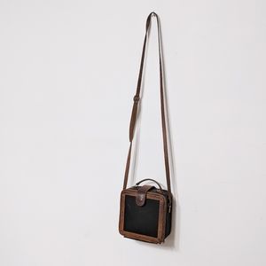 vtg 1980s boxy crossbody leather bag